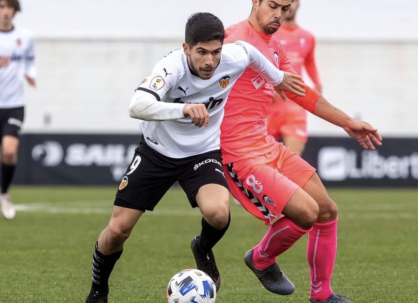 电竞社区-赛后瓦伦西亚调整名单以备亚冠，刷新队史纪录环节打磨，信心回归，轮换策略成焦点的简单介绍